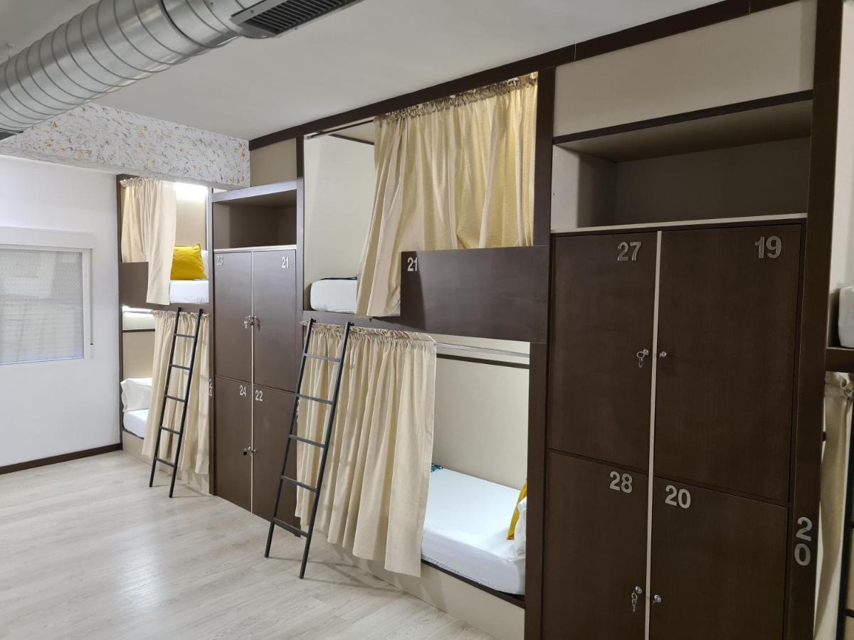 Hostel M-A Rooms Mate Мадрид Екстериор снимка