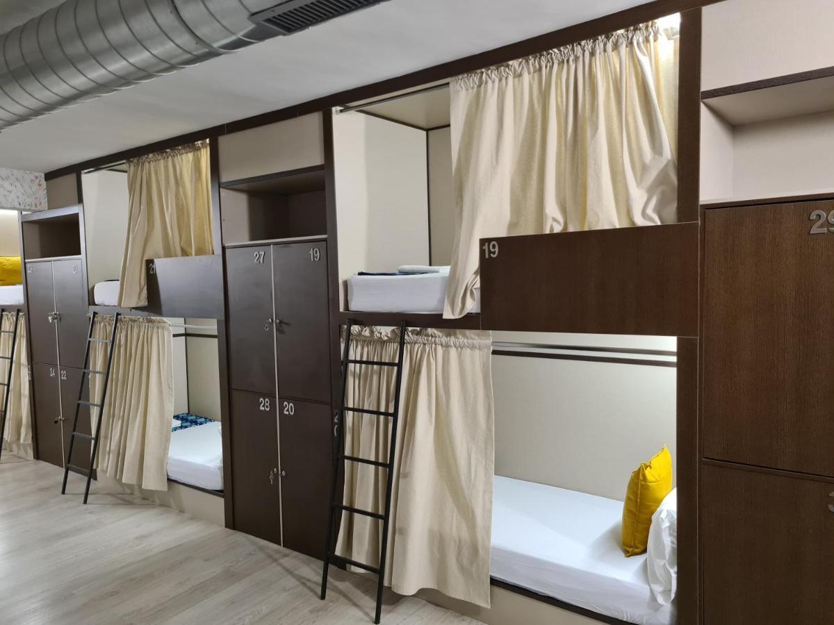 Hostel M-A Rooms Mate Мадрид Екстериор снимка