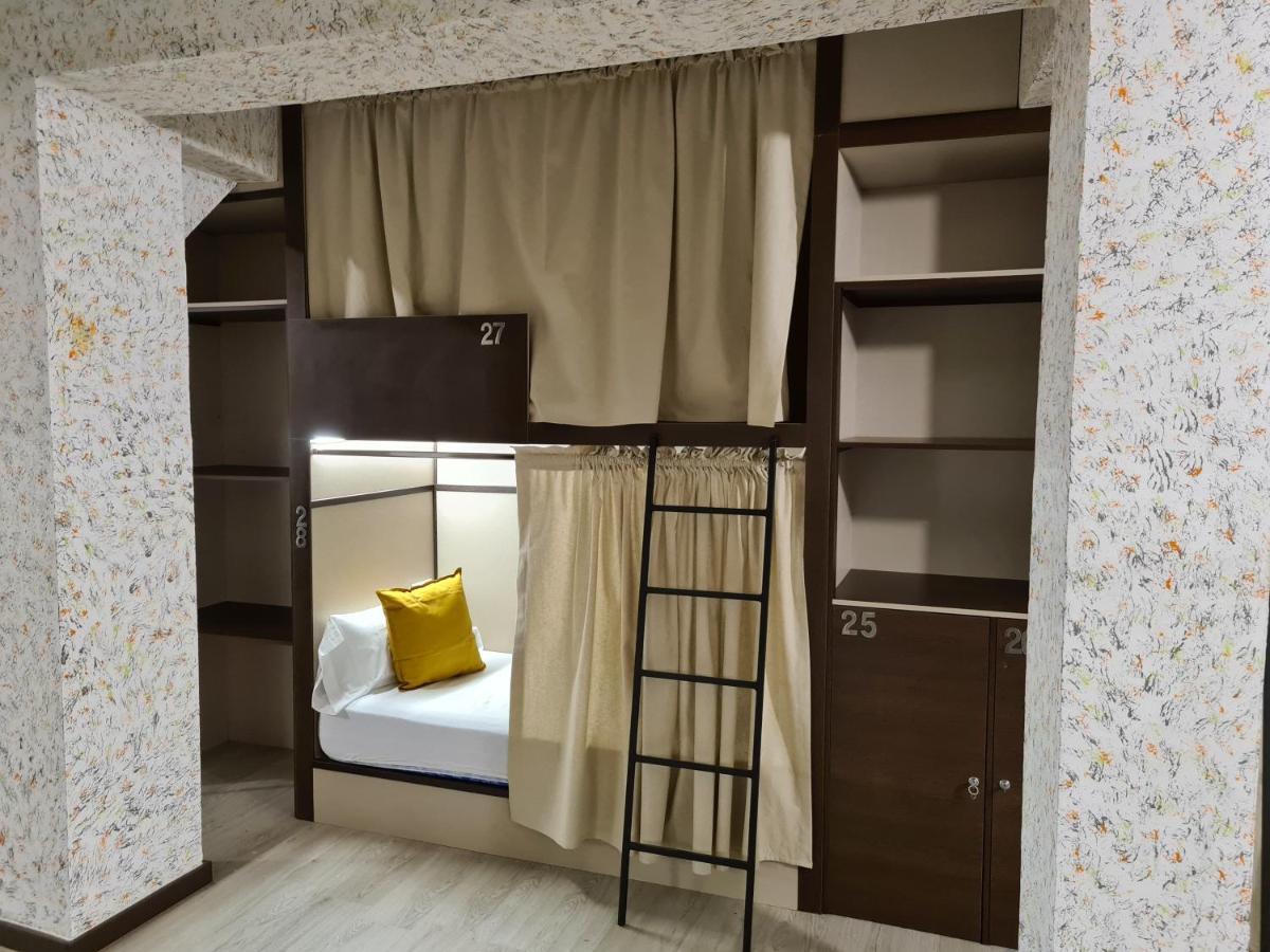 Hostel M-A Rooms Mate Мадрид Екстериор снимка