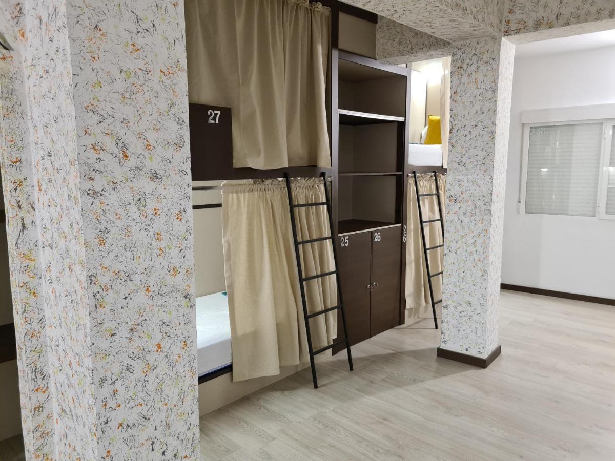 Hostel M-A Rooms Mate Мадрид Екстериор снимка
