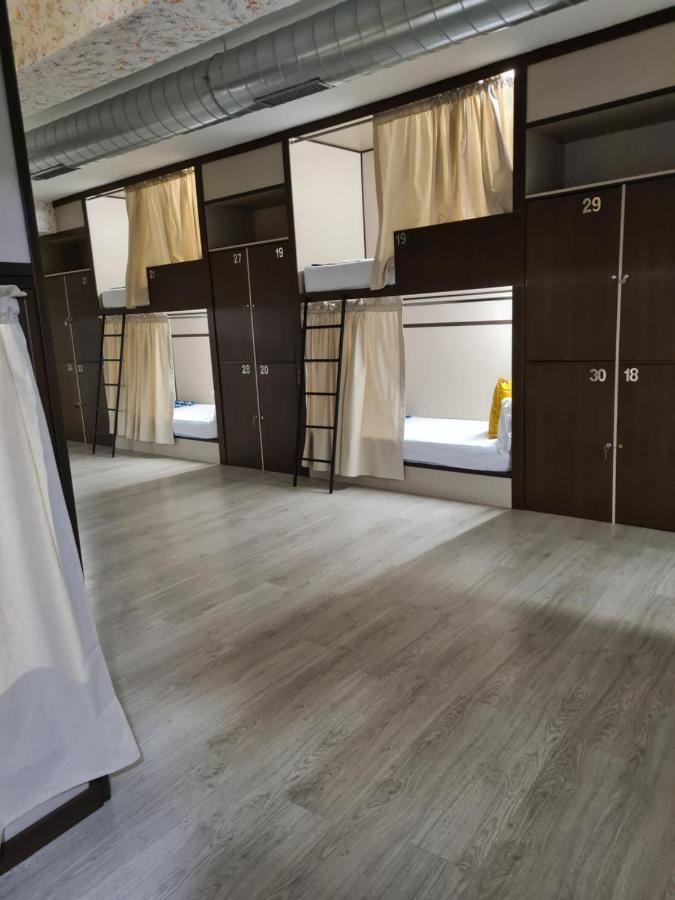 Hostel M-A Rooms Mate Мадрид Екстериор снимка