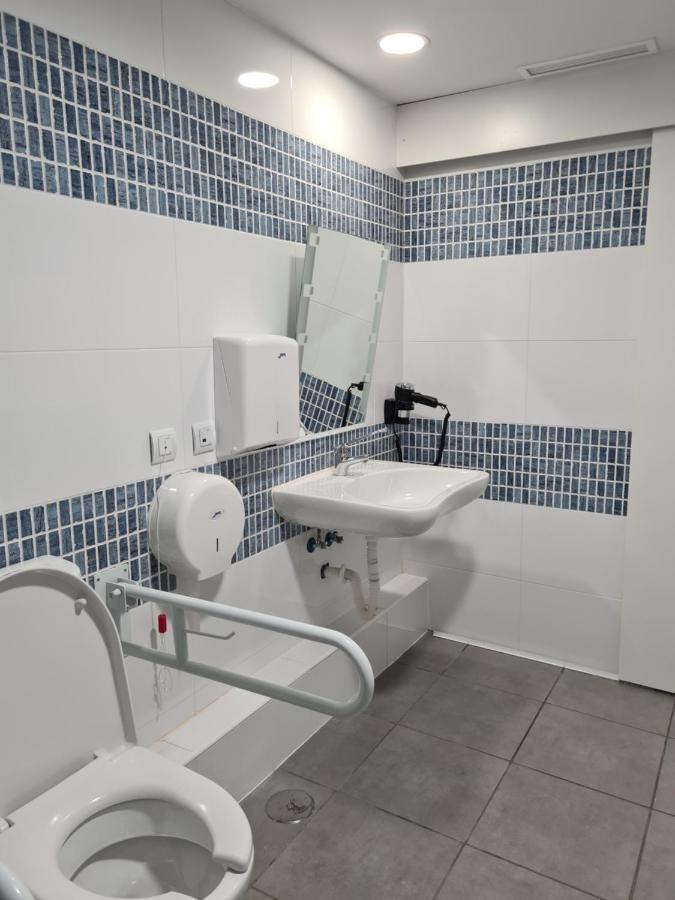 Hostel M-A Rooms Mate Мадрид Екстериор снимка