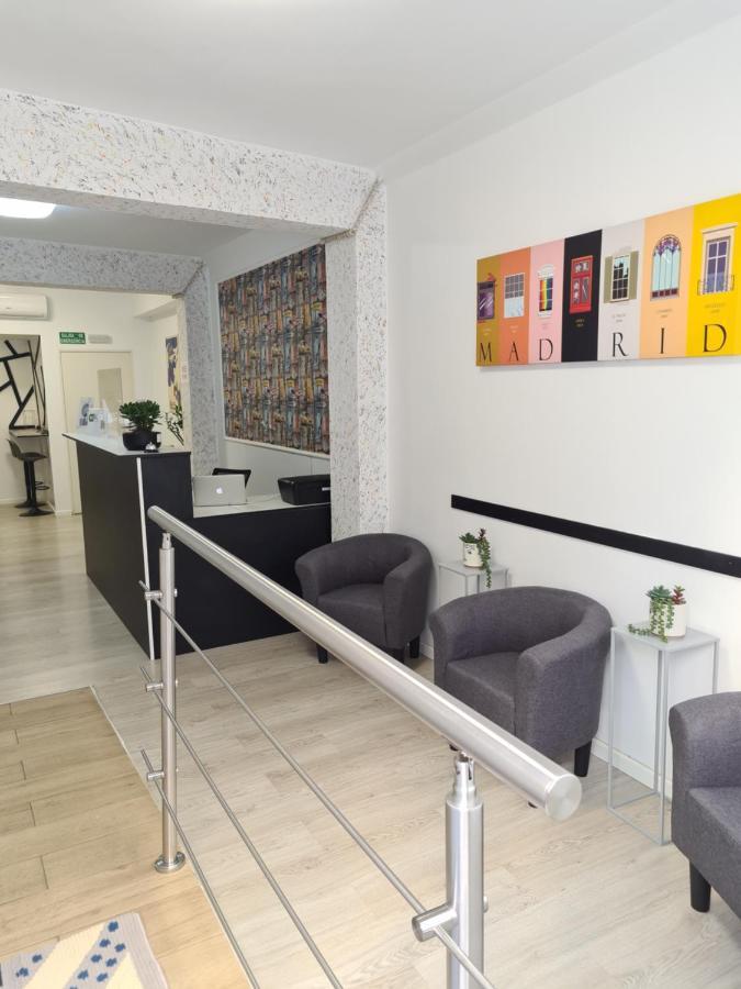 Hostel M-A Rooms Mate Мадрид Екстериор снимка